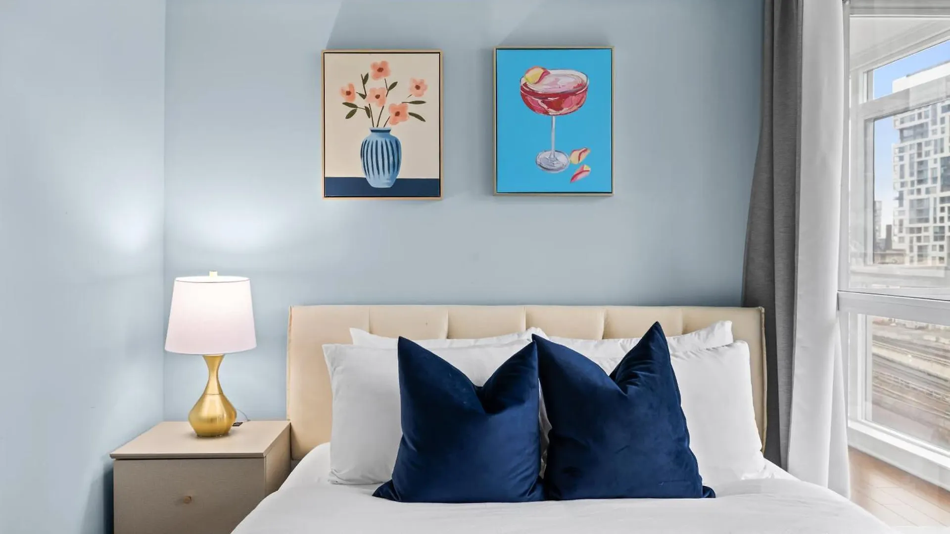 Apartment City Gem Near The Rogers Centre & Top Attractions Toronto Canada