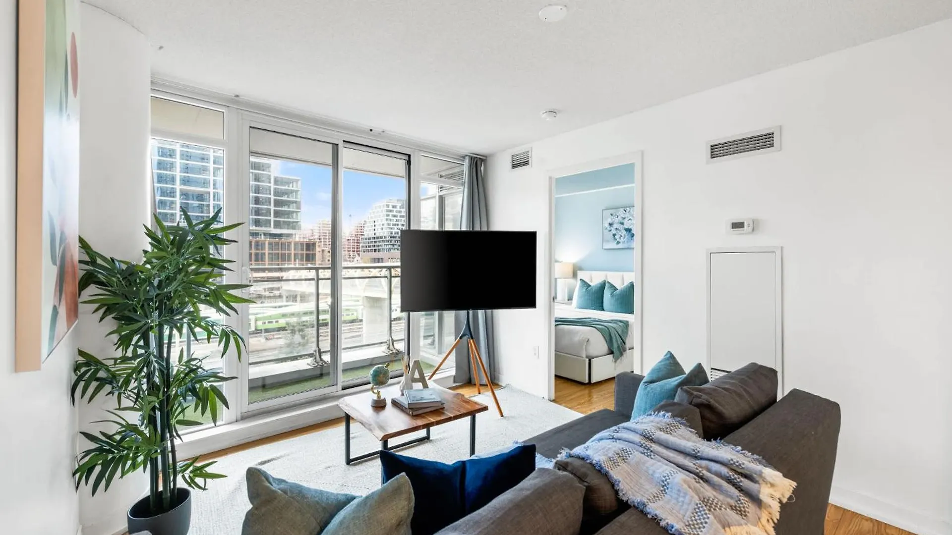 City Gem Near The Rogers Centre & Top Attractions Toronto