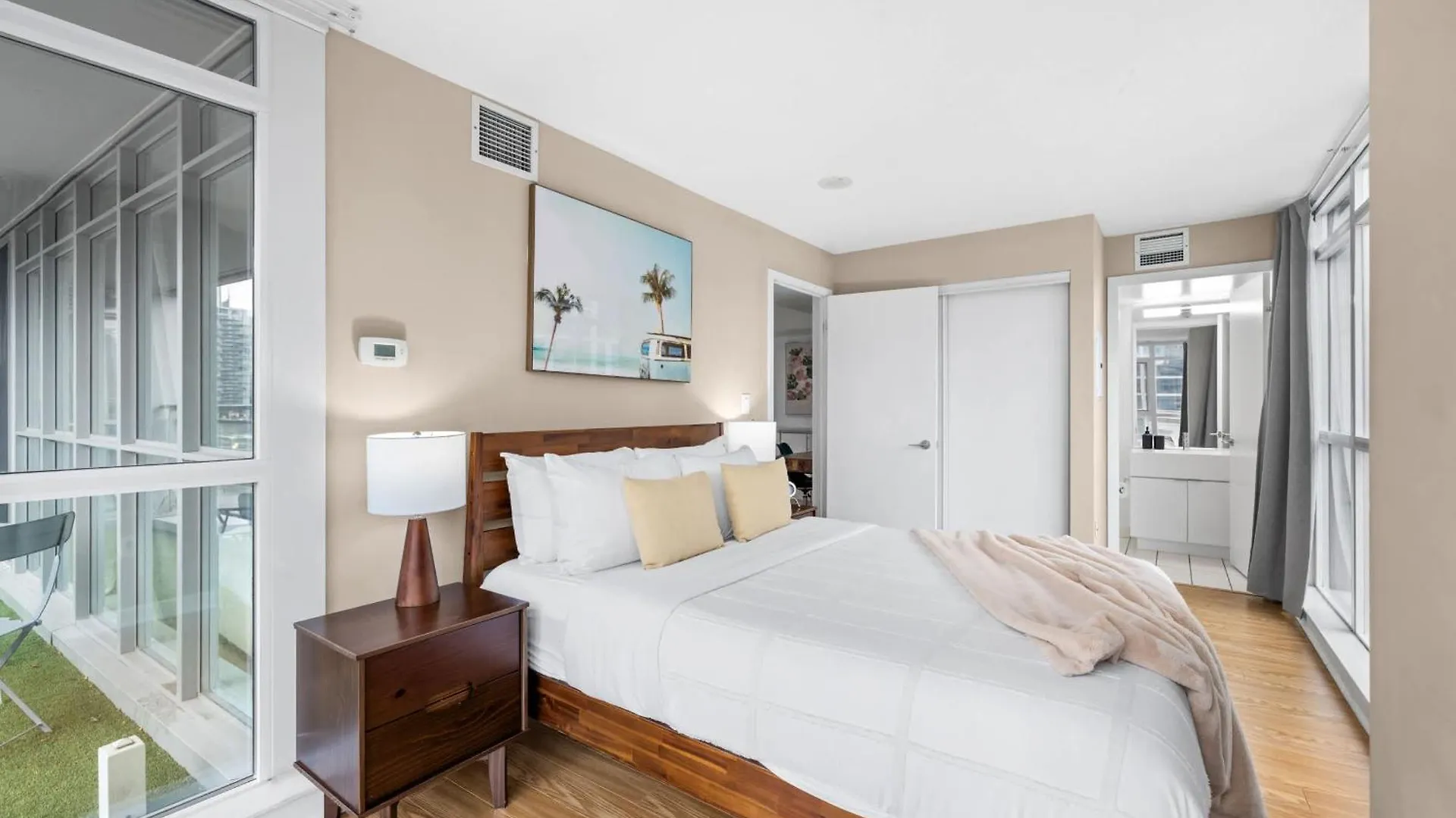Apartment City Gem Near The Rogers Centre & Top Attractions Toronto