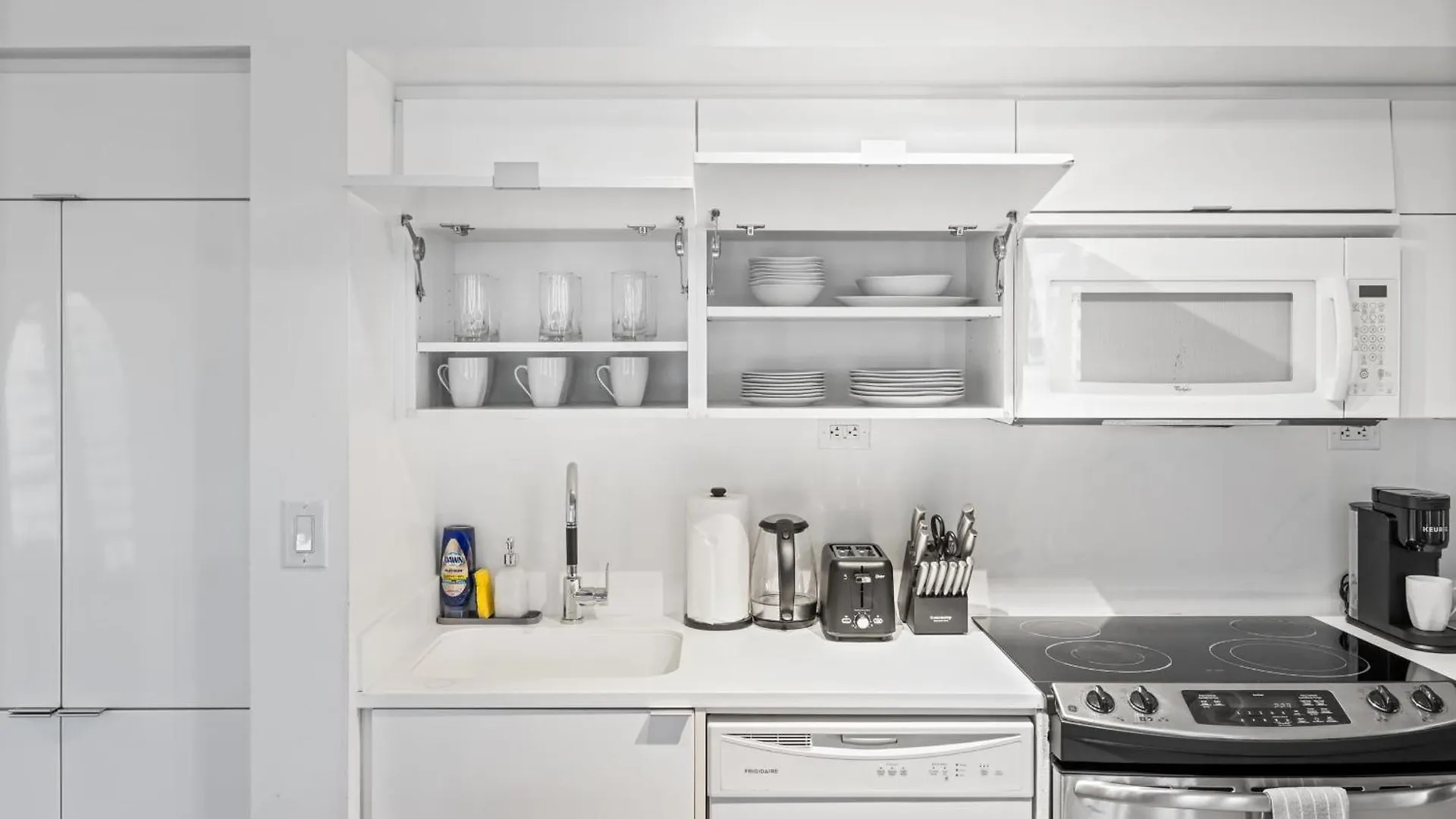 City Gem Near The Rogers Centre & Top Attractions Toronto Apartment