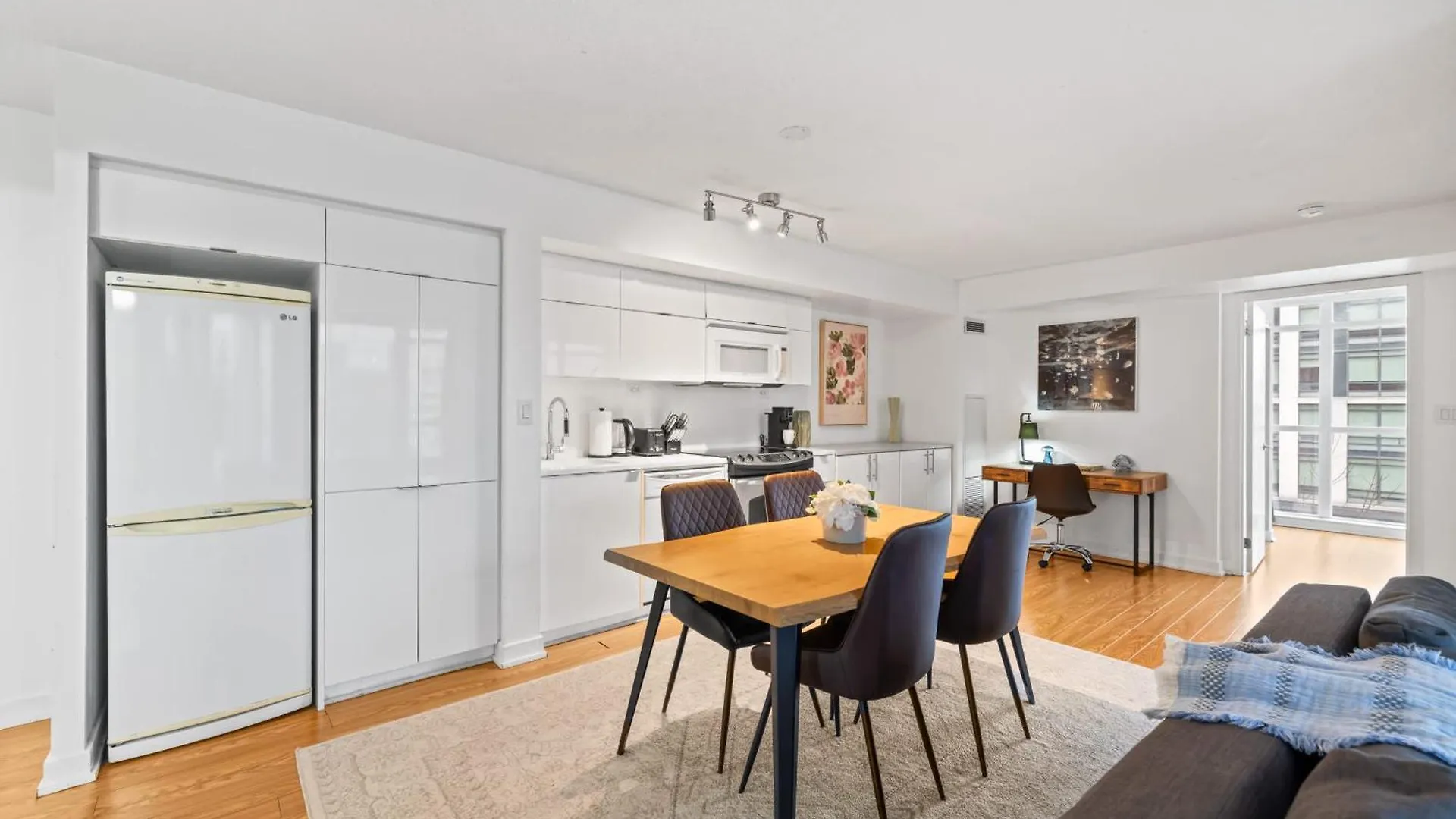 City Gem Near The Rogers Centre & Top Attractions Toronto