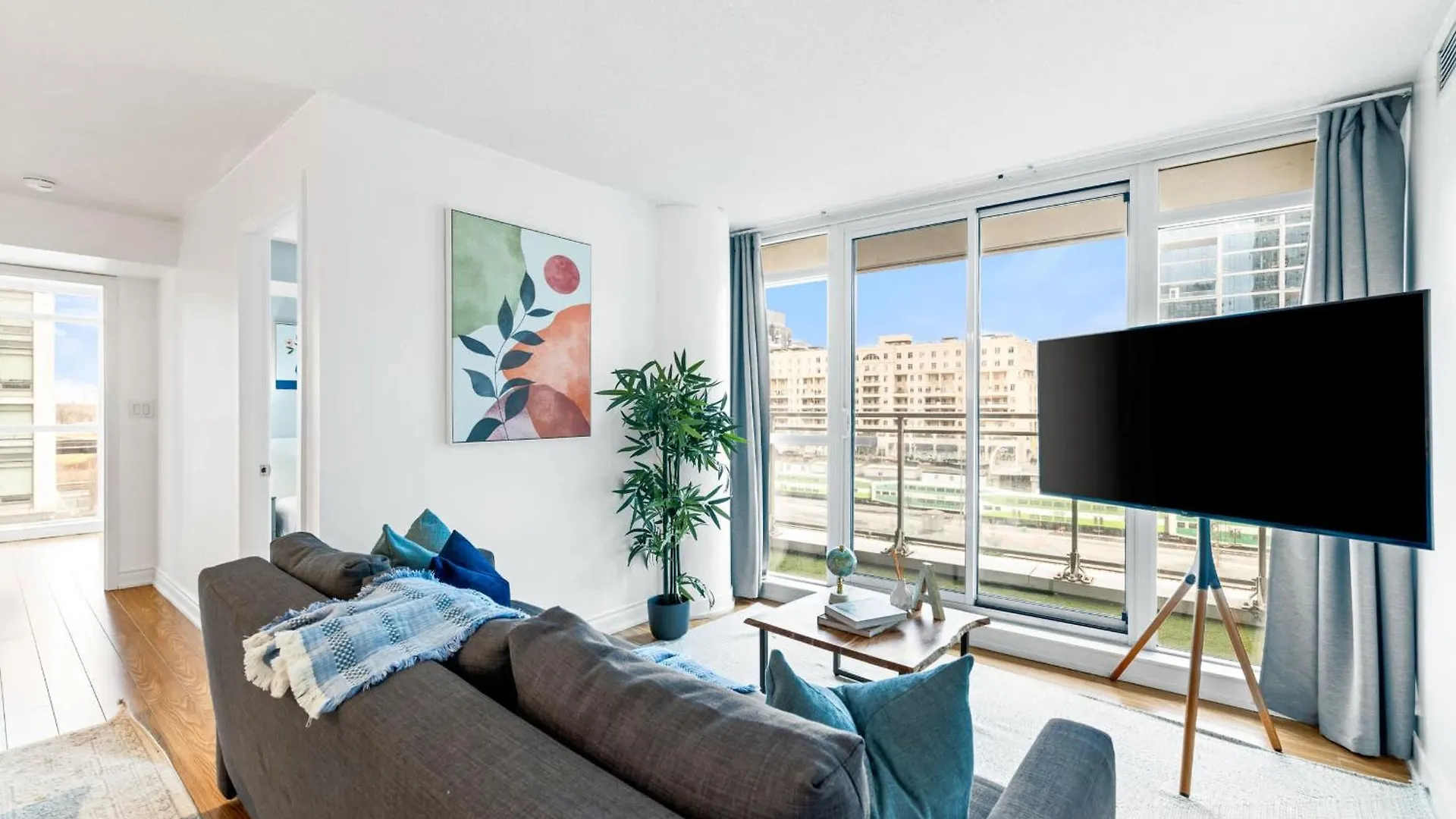 Apartment City Gem Near The Rogers Centre & Top Attractions Toronto Canada