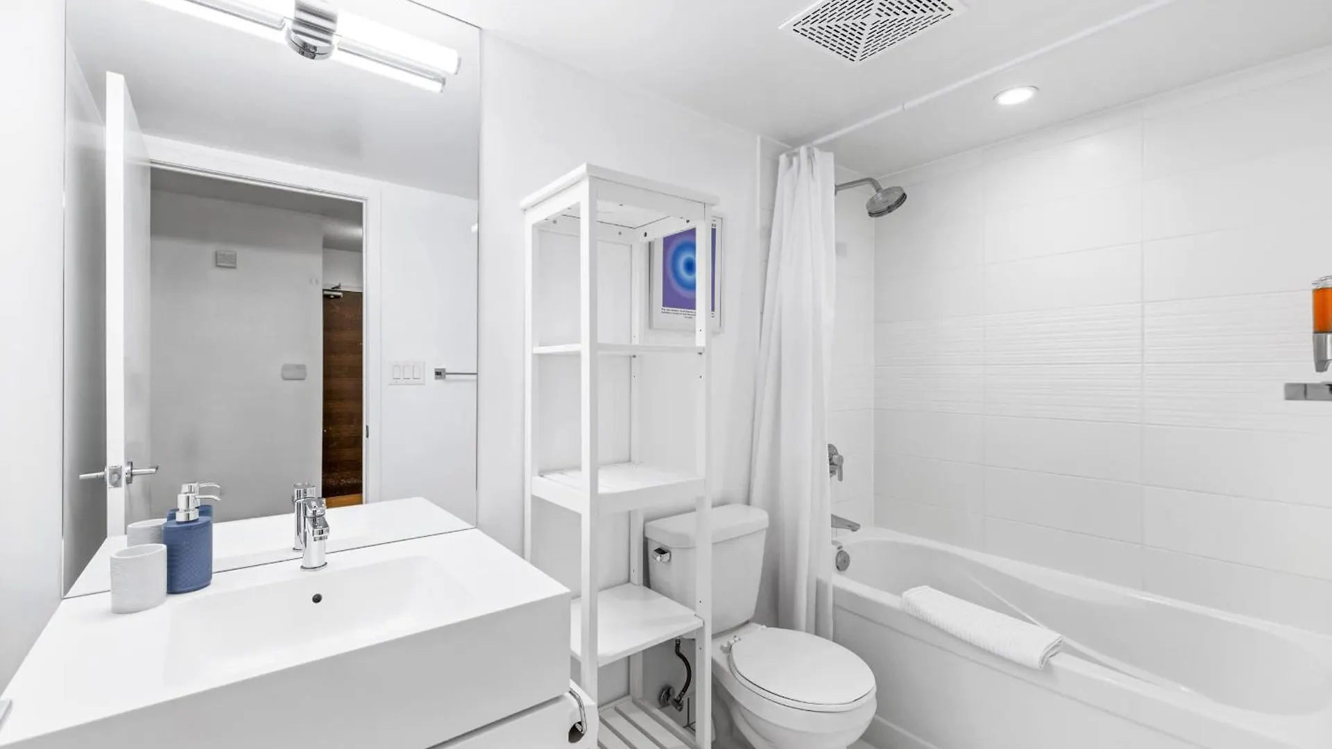 City Gem Near The Rogers Centre & Top Attractions Toronto Apartment