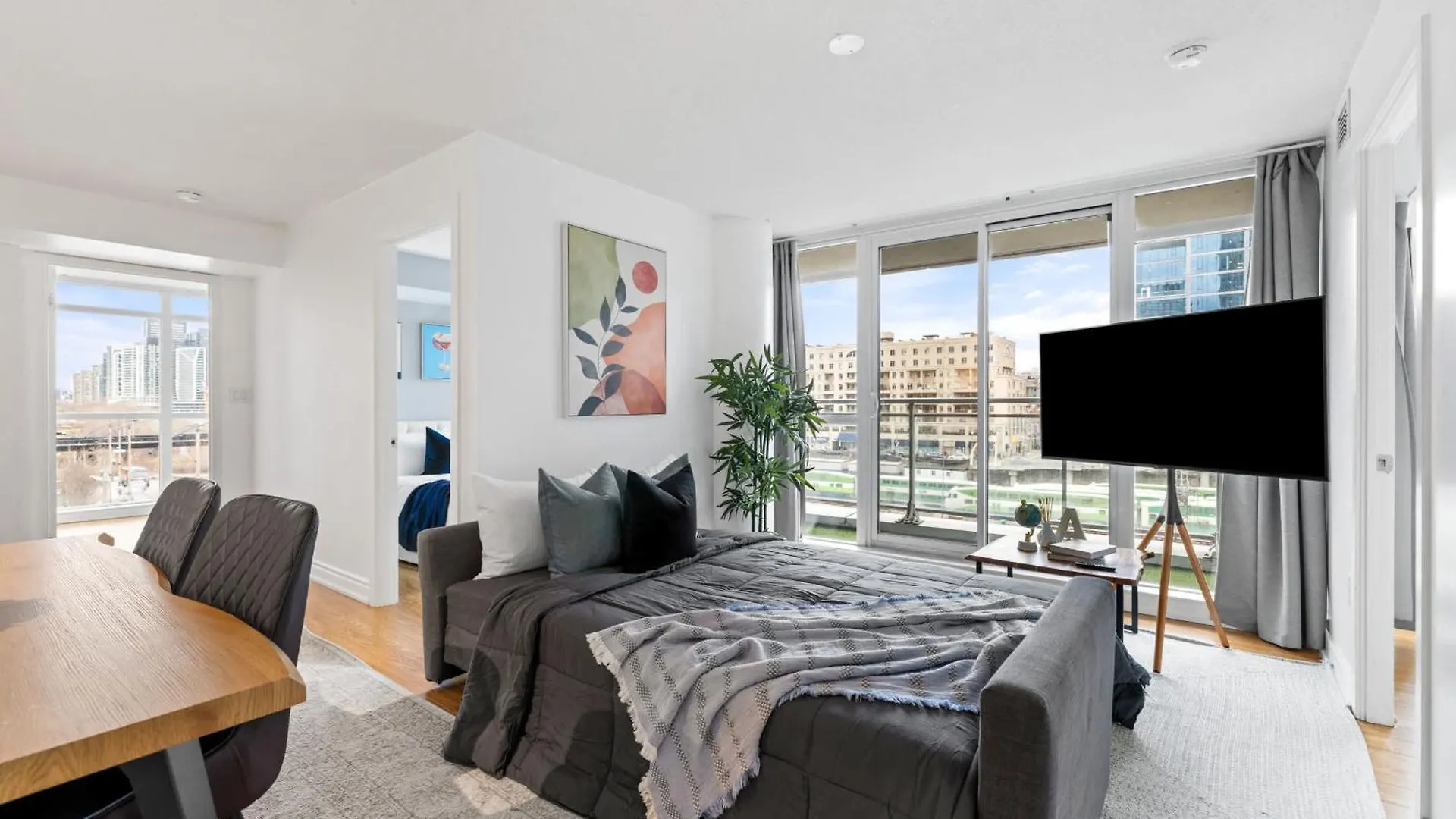 City Gem Near The Rogers Centre & Top Attractions Toronto Apartment