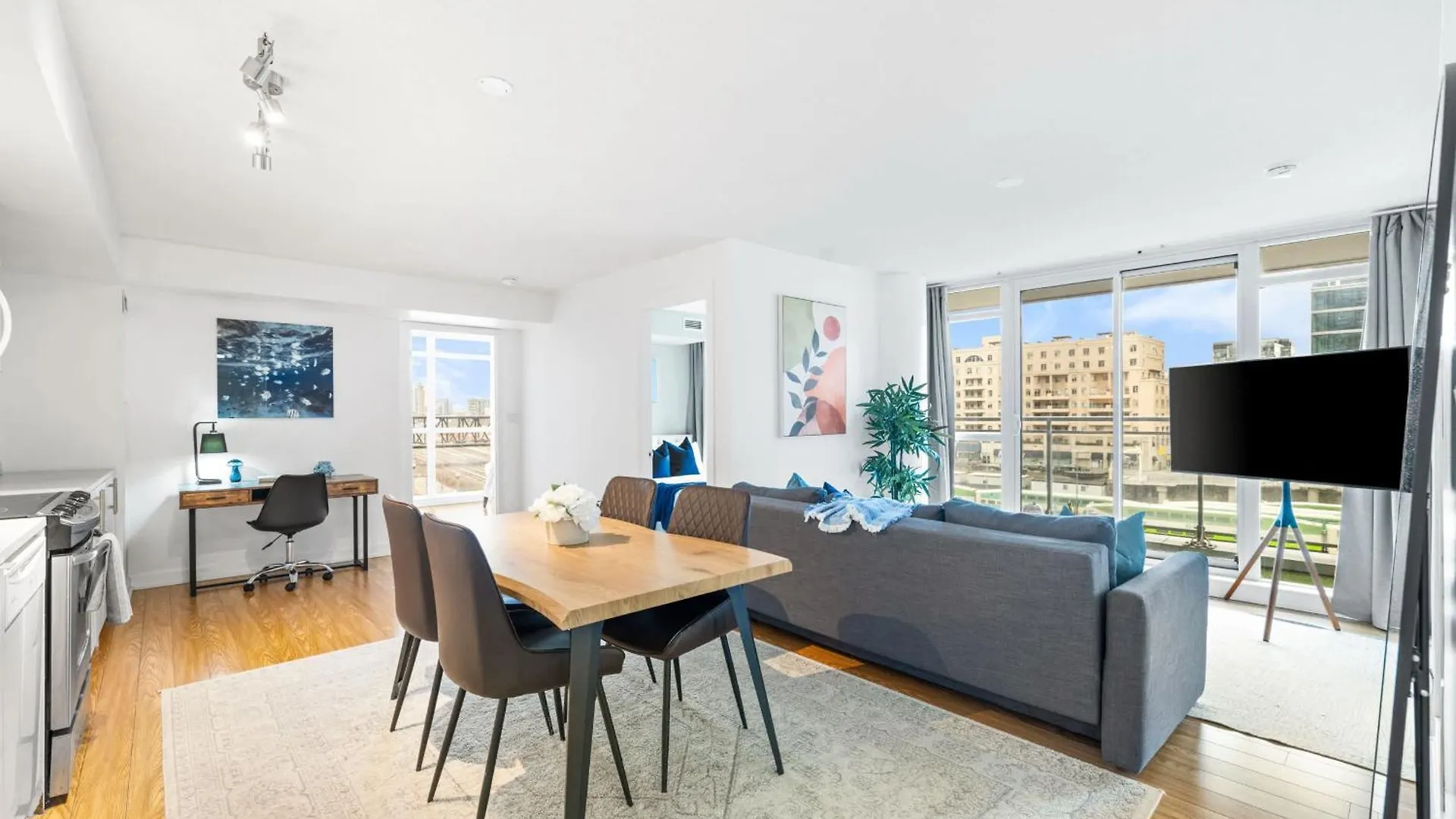City Gem Near The Rogers Centre & Top Attractions Toronto