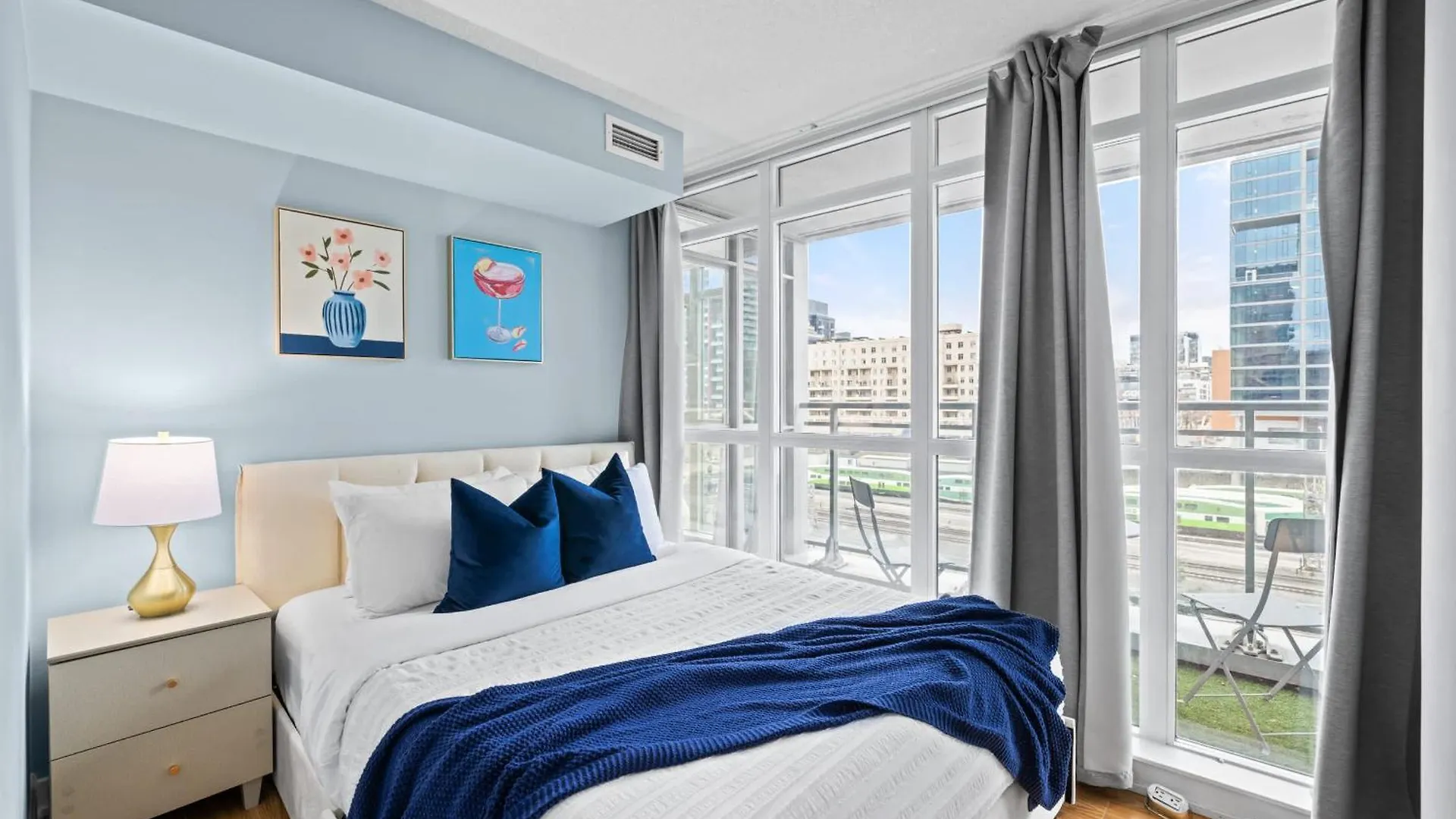 Apartment City Gem Near The Rogers Centre & Top Attractions Toronto