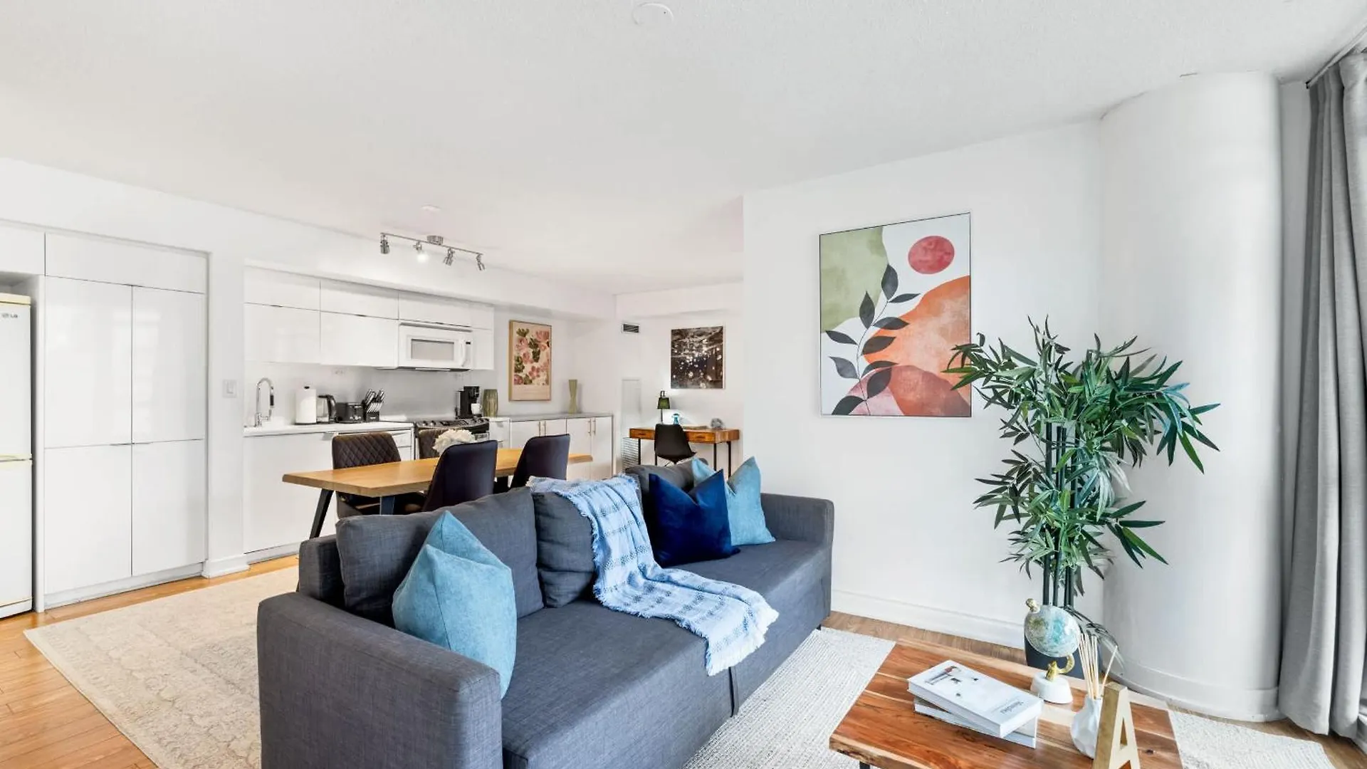 City Gem Near The Rogers Centre & Top Attractions Toronto Apartment