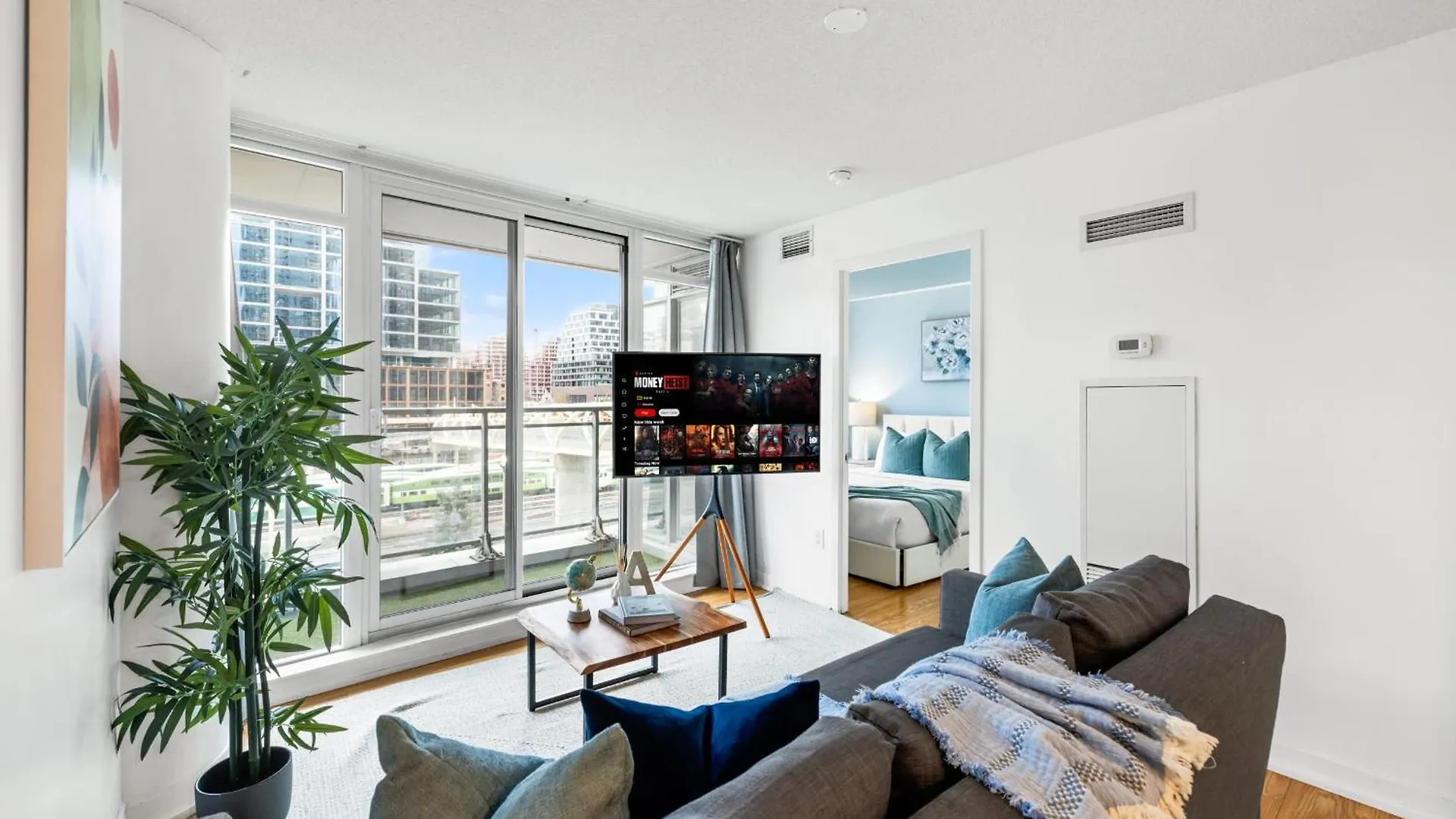 City Gem Near The Rogers Centre & Top Attractions Toronto