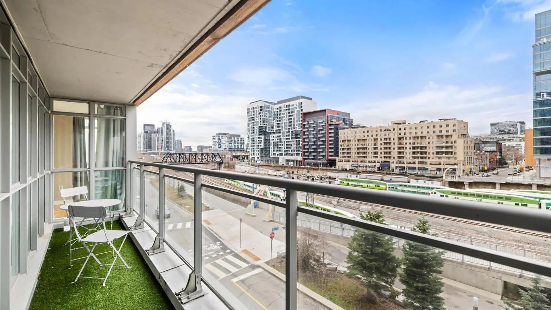 City Gem Near The Rogers Centre & Top Attractions contacts