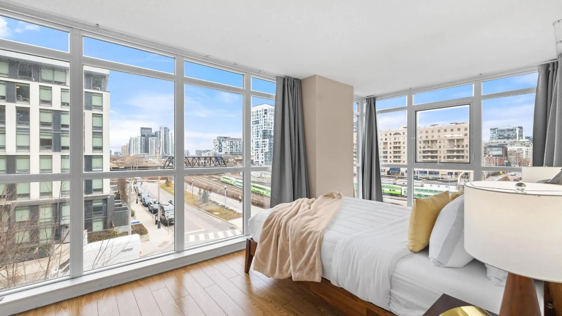 City Gem Near The Rogers Centre & Top Attractions Toronto Apartment